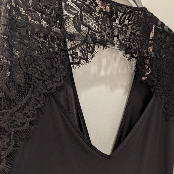 Beautiful Wrap top with lace! New - Picture 5 of 5